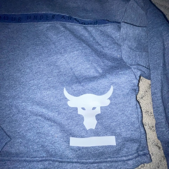 Cropped Under Armour Hoodie - Picture 3 of 3